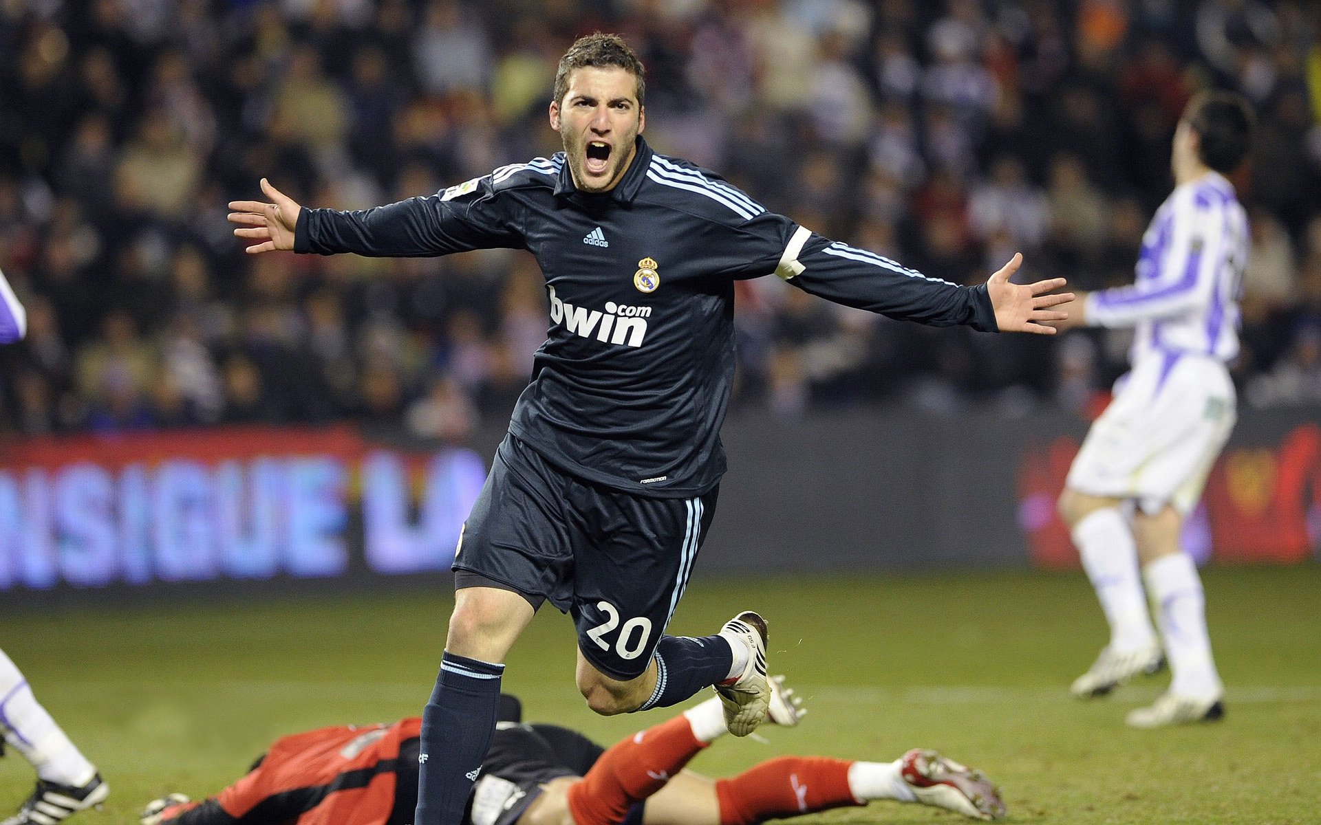 球场奇迹：最出人意料的反败为胜瞬间，经典球场