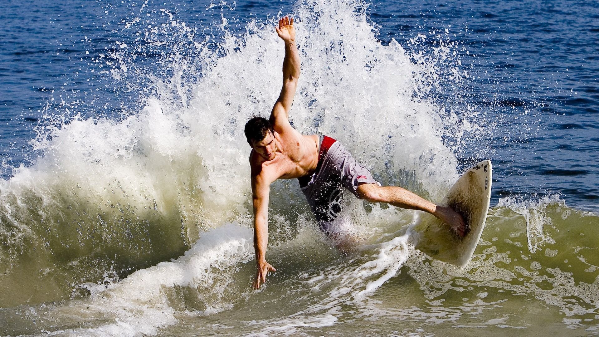 詹姆斯再现统治力湖人锁定胜局，詹姆斯在湖人战绩